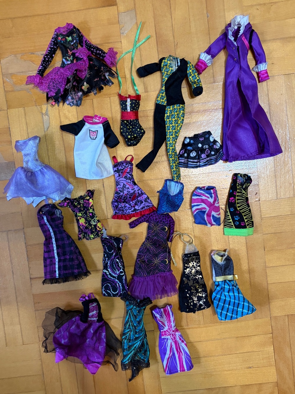 monster high dolls dresses and clothes lot